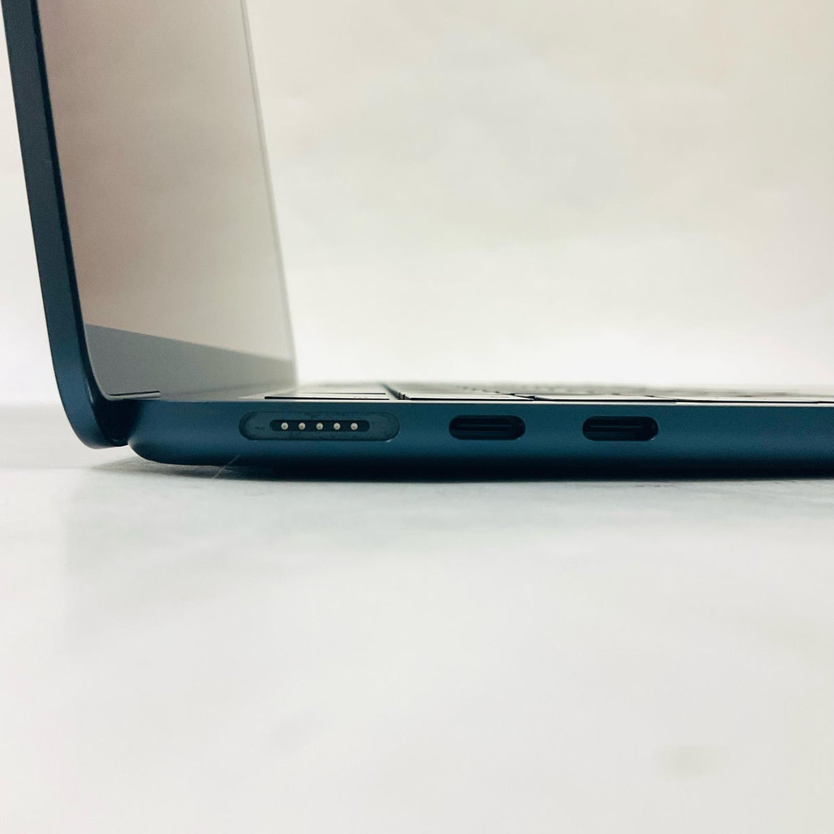 【全額返金保証】【最速発送】Apple MacBook Air 13インチ 2022 Apple M2 8GB 256GB ミッドナイト 99% 美品 動作確認済