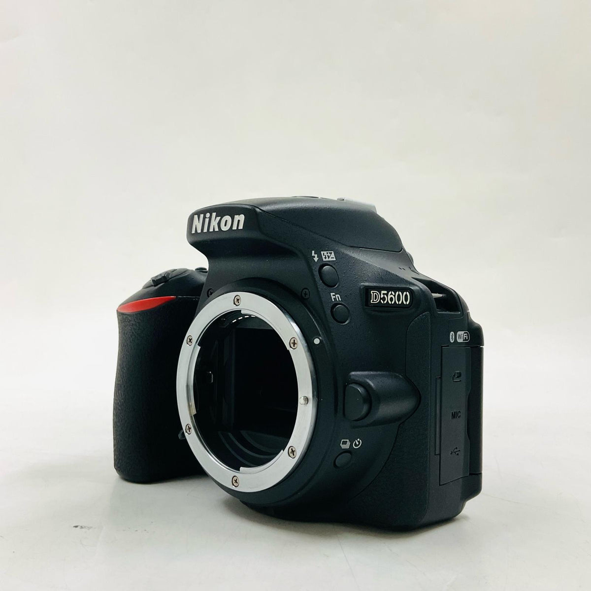 【全額返金保証】【最速発送】Nikon デジタル一眼 D5600 ボディ ブラック 美品 動作確認済