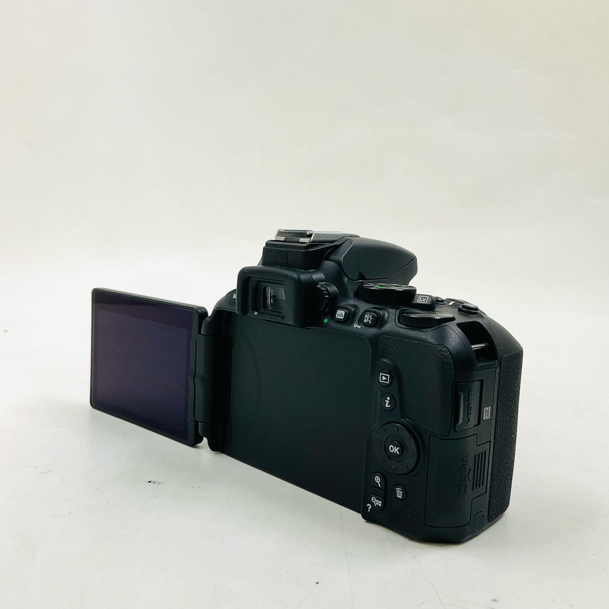 【全額返金保証】【最速発送】Nikon デジタル一眼 D5600 ボディ ブラック 美品 動作確認済