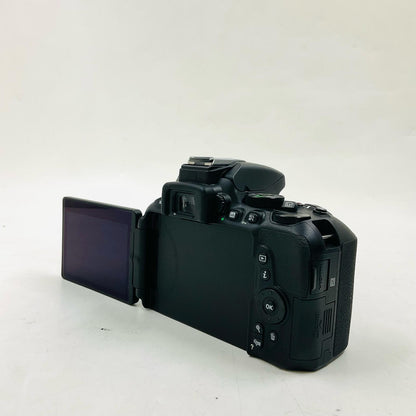 【全額返金保証】【最速発送】Nikon デジタル一眼 D5600 ボディ ブラック 美品 動作確認済