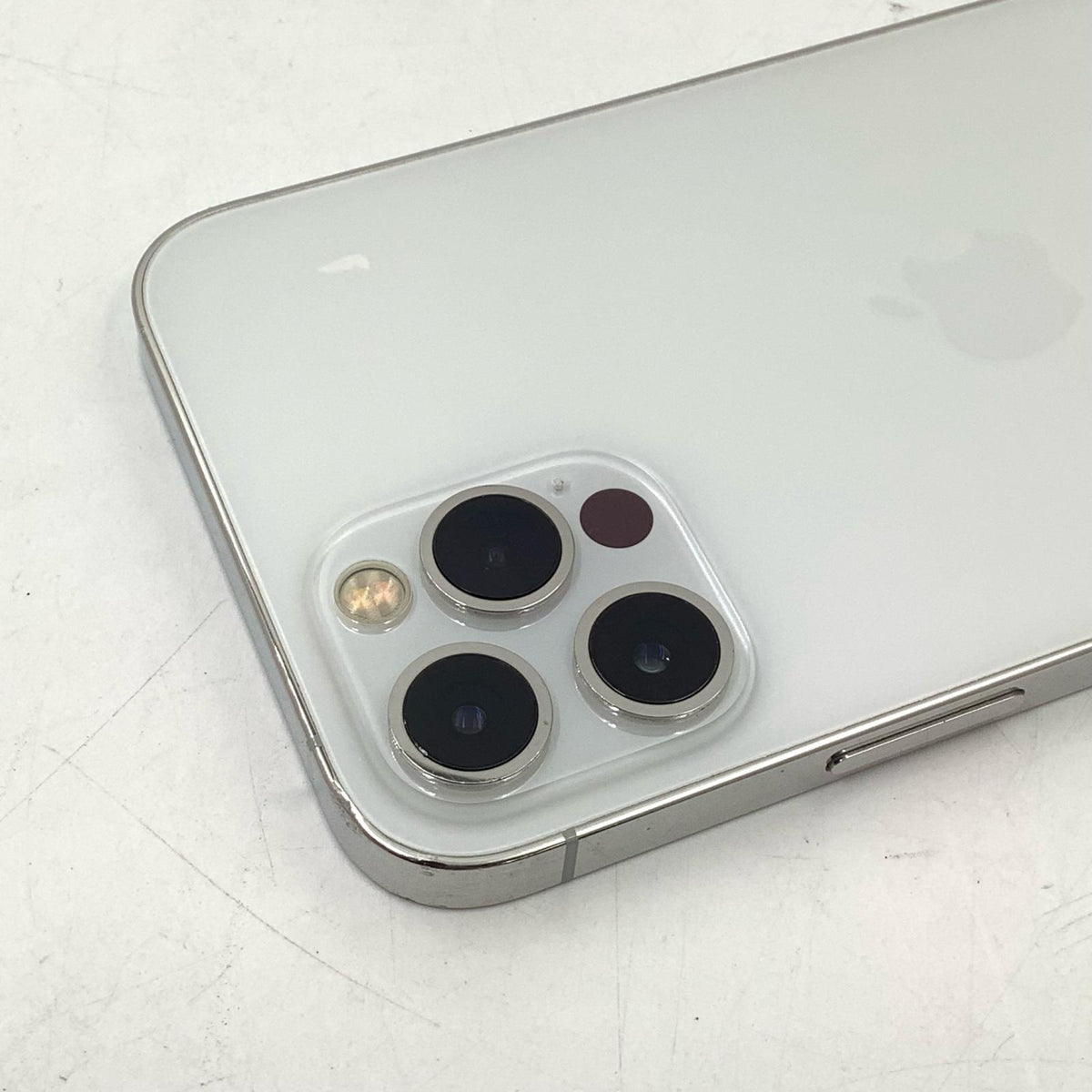 【全額返金保証】【最速発送】Apple iPhone iPhone 12 Pro 256GB シルバー docomo SIMフリー 白ロム 動作確認済 84%