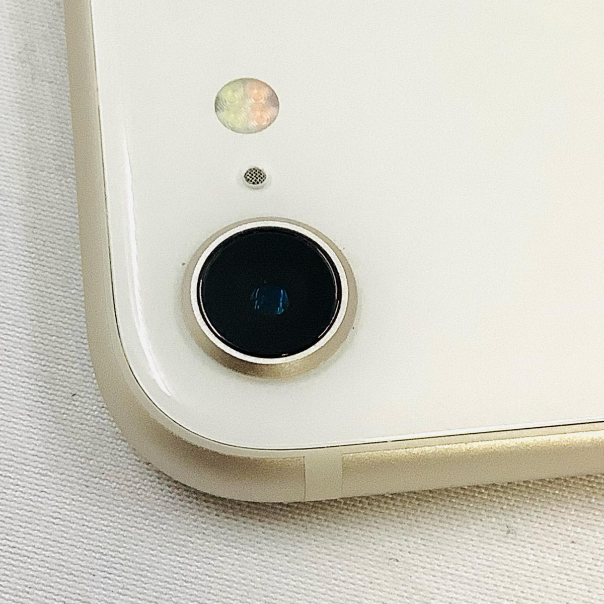 【全額返金保証】【最速発送】Apple iPhone iPhone SE（第3世代） 64GB スターライト au SIMフリー 白ロム 動作確認済 76%