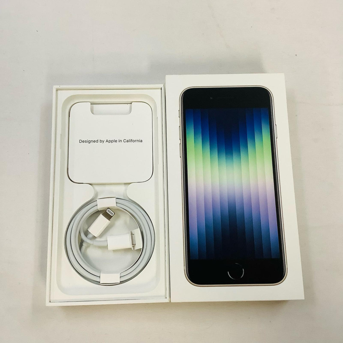 【全額返金保証】【最速発送】Apple iPhone iPhone SE（第3世代） 64GB スターライト au SIMフリー 白ロム 動作確認済 76%