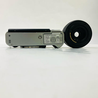 【全額返金保証】【最速発送】FUJIFILM デジタル一眼 X-T30 II XC15-45mmレンズキット シルバー 超美品 動作確認済