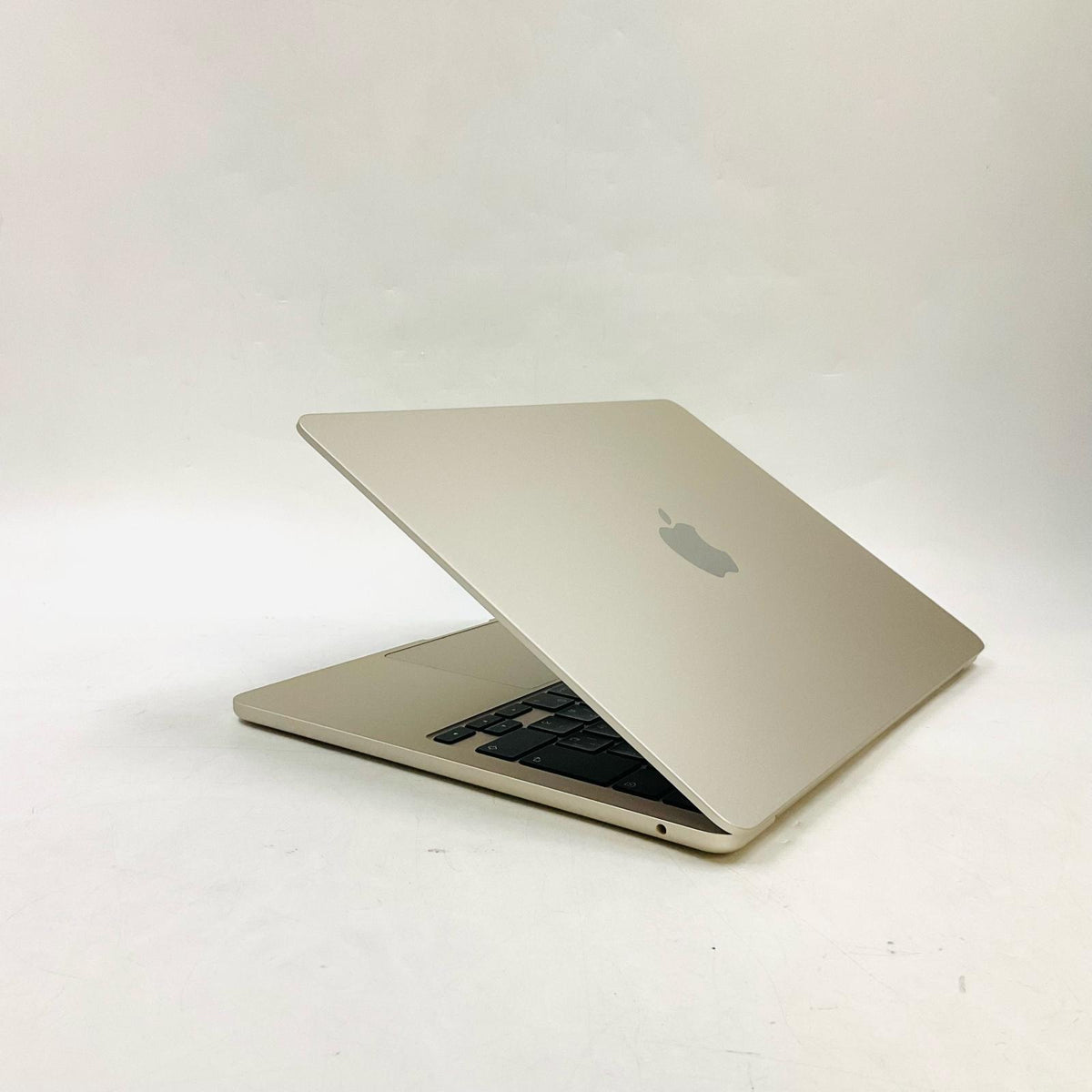 【全額返金保証】【最速発送】Apple MacBook Air 13インチ 2022 Apple M2 16GB SSD 512GB スターライト 95% 超美品 動作確認済