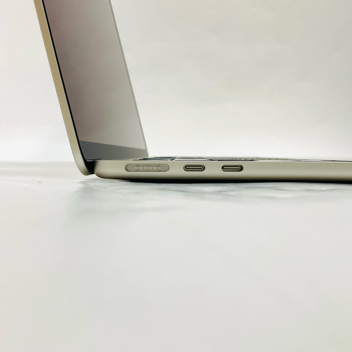 【全額返金保証】【最速発送】Apple MacBook Air 13インチ 2022 Apple M2 16GB SSD 512GB スターライト 95% 超美品 動作確認済
