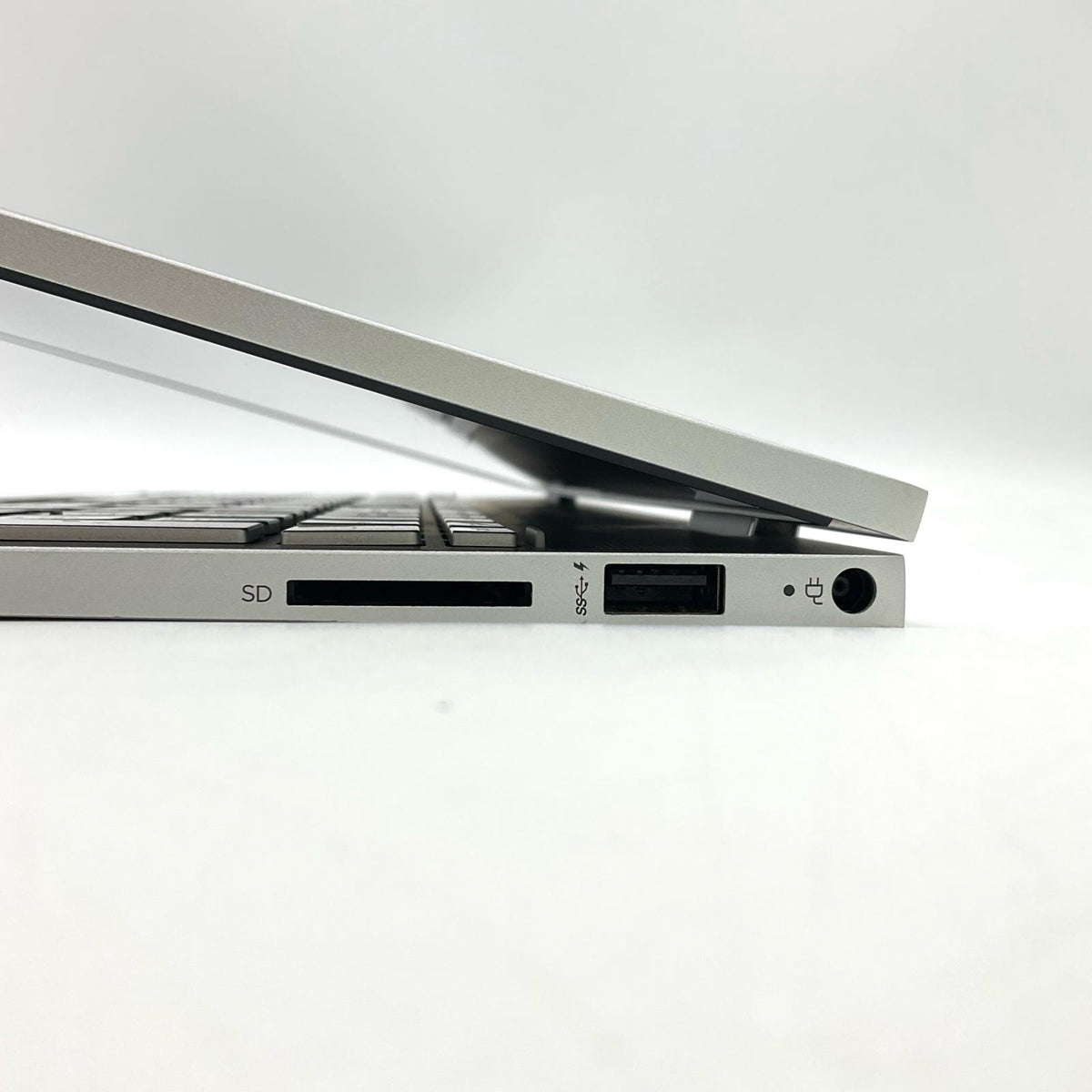 【最速発送】HP 103C_5335KV HP Envy ENVY x360 Convertible 15-ed1xxx 11th Gen Intel(R) Core(TM) i7-1165G7 @ 2.80GHz 16GB SSD(RAID) 512GB Intel(R) Iris(R) Xe Graphics 80%【難有】