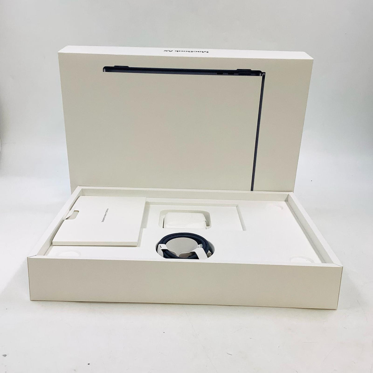 【全額返金保証】【最速発送】Apple MacBook Air 13インチ 2022 Apple M2 8GB SSD 256GB ミッドナイト 100% 超美品 動作確認済