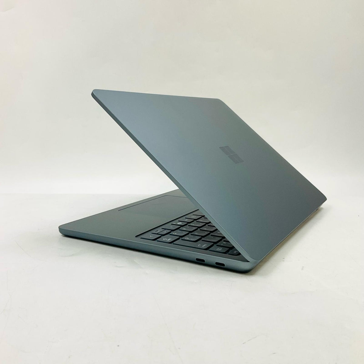 【全額返金保証】【最速発送】Microsoft Corporation Surface Surface Laptop 13in 1st Ed with Snapdragon Snapdragon X Plus (8-core) @ 3.30 GHz 16GB SSD 512GB Qualcomm(R) Adreno(TM) X1-45 GPU 107% 超美品 動作確認済