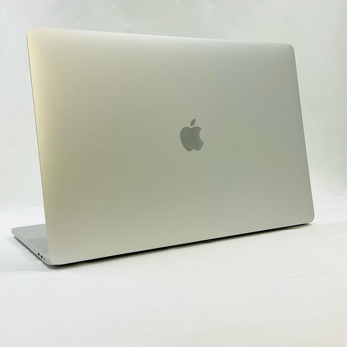 【最速発送】Apple MacBook Pro 16インチ 2019 8-Core Intel Core i9 64GB SSD 1TB シルバー 79%【難有】