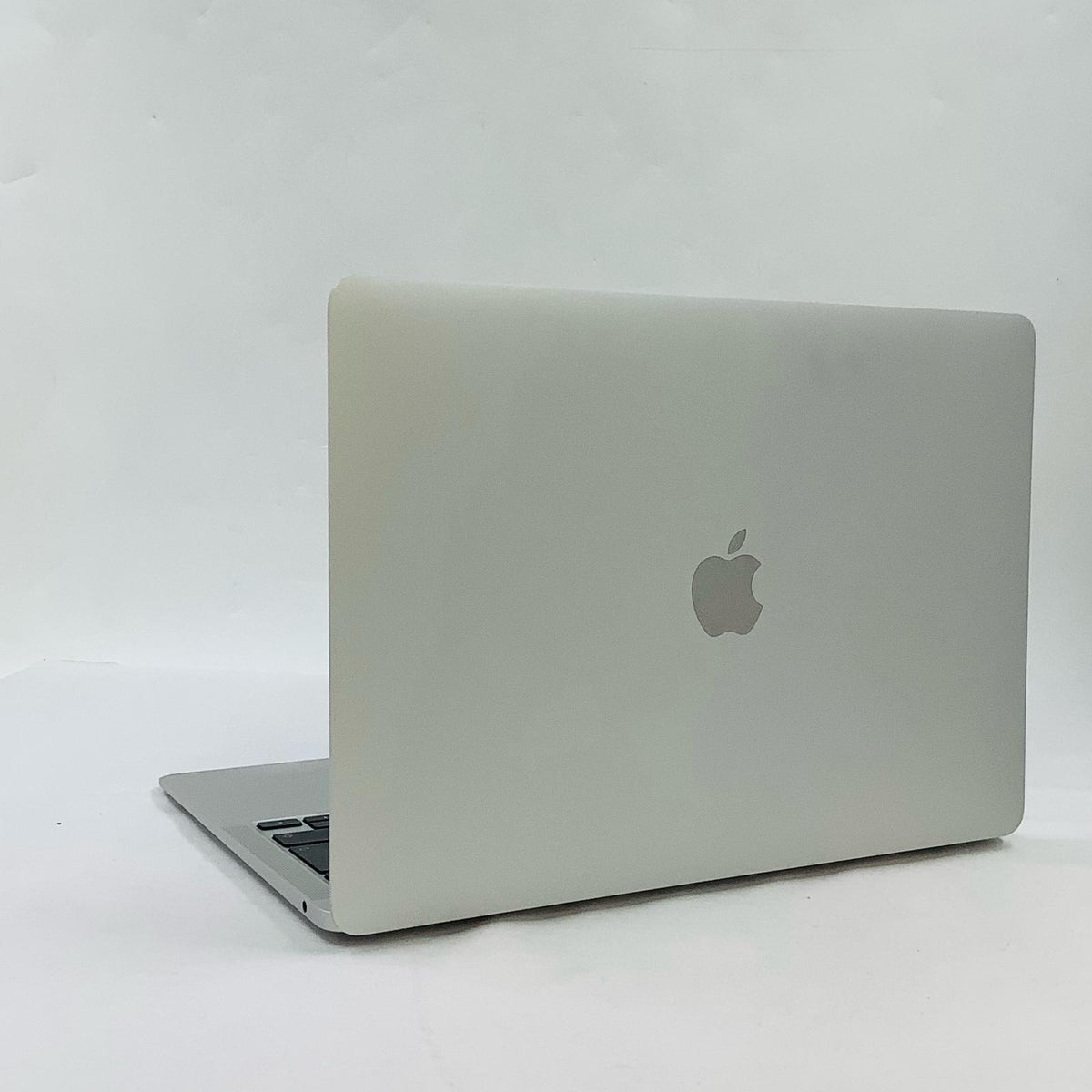【全額返金保証】【最速発送】Apple MacBook Air 13インチ 2020 Dual-Core Intel Core i3 8GB SSD 256GB シルバー 76% 動作確認済