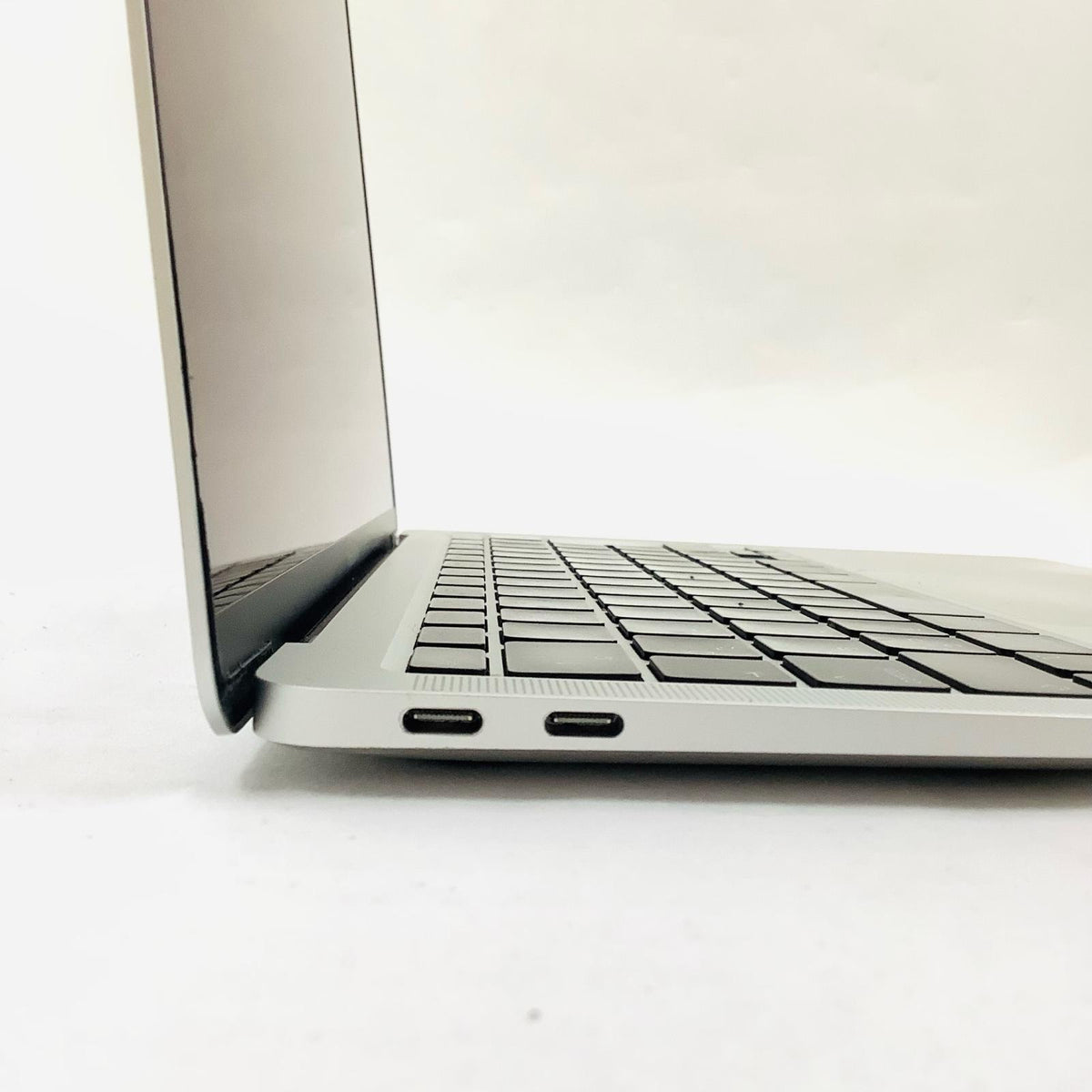 【全額返金保証】【最速発送】Apple MacBook Air 13インチ 2020 Dual-Core Intel Core i3 8GB SSD 256GB シルバー 76% 動作確認済