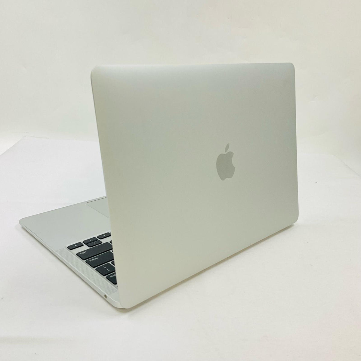 【全額返金保証】【最速発送】Apple MacBook Air 13インチ 2020 Dual-Core Intel Core i3 8GB SSD 256GB シルバー 88% 動作確認済