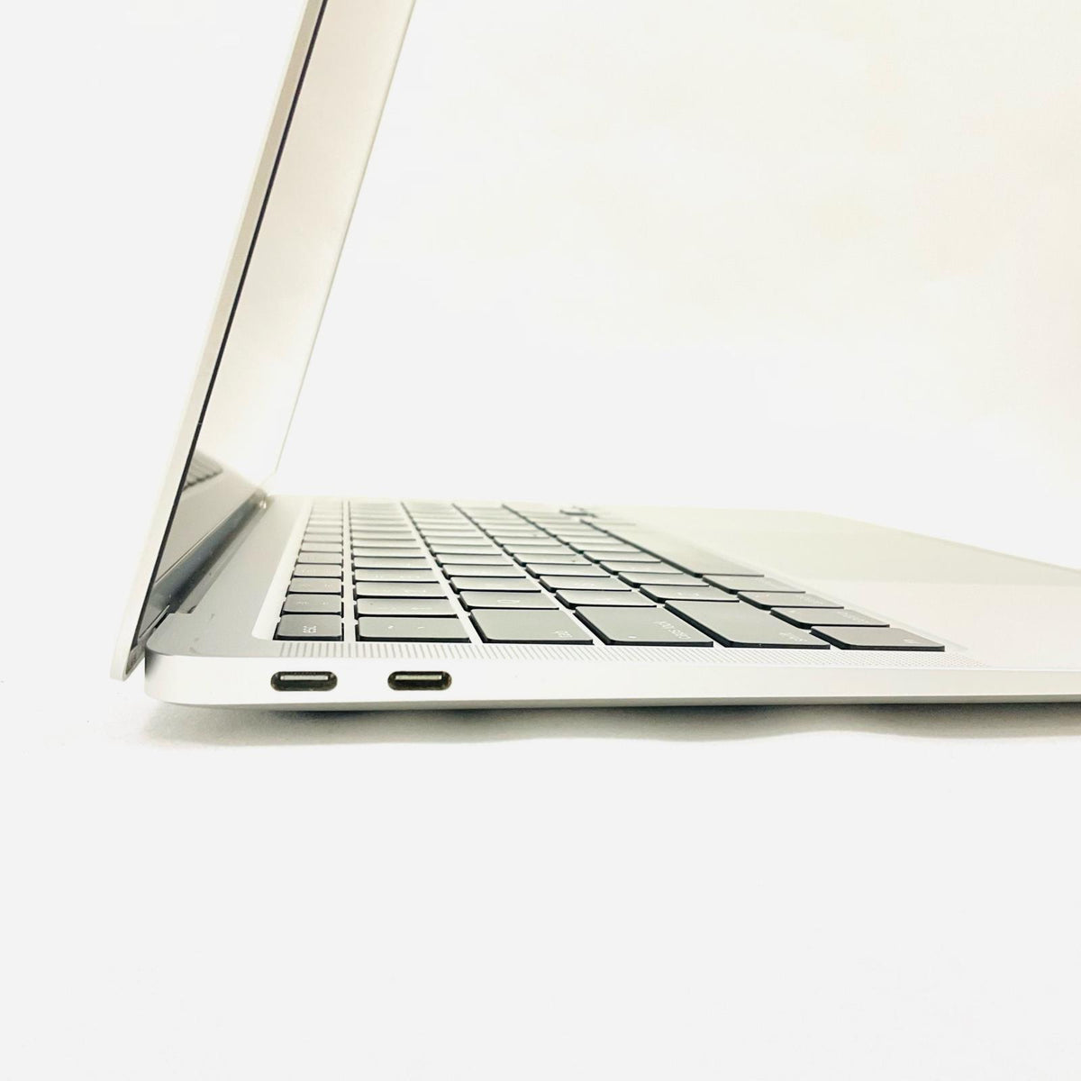 【全額返金保証】【最速発送】Apple MacBook Air 13インチ 2020 Dual-Core Intel Core i3 8GB SSD 256GB シルバー 88% 動作確認済