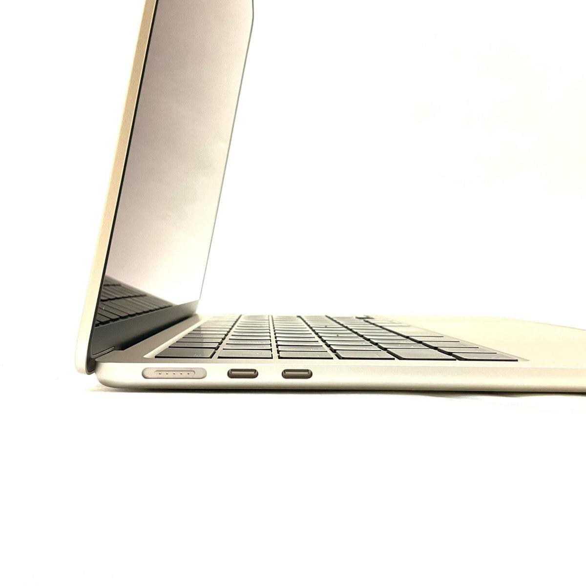 【全額返金保証】【最速発送】Apple MacBook Air 13インチ 2022 Apple M2 8GB SSD 256GB スターライト 99% 美品 動作確認済