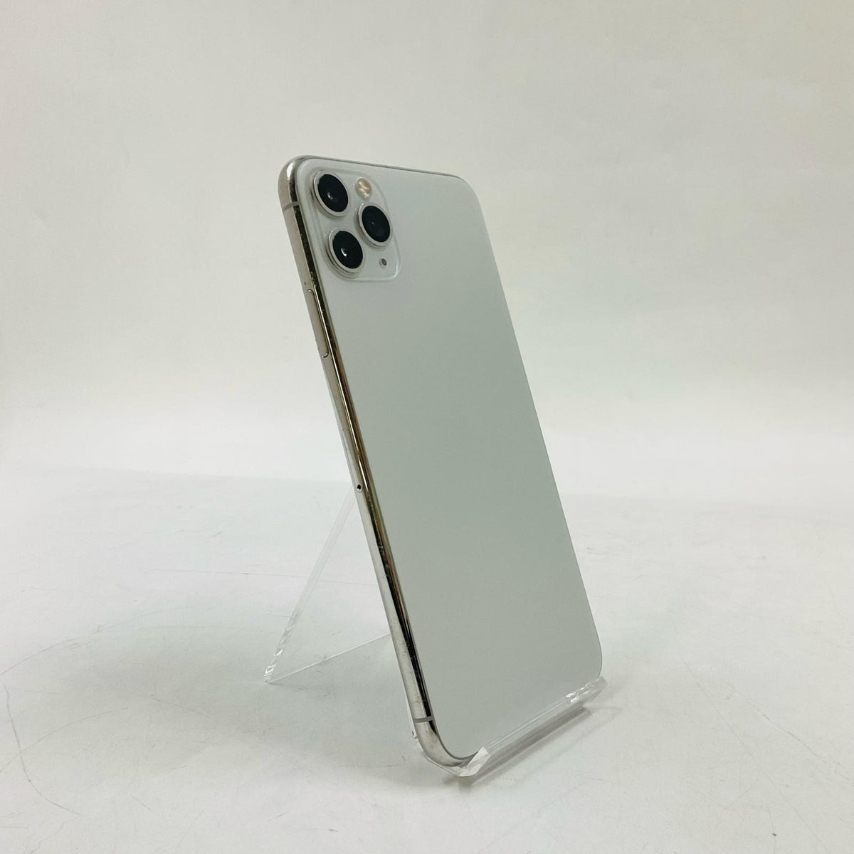【全額返金保証】【最速発送】Apple iPhone iPhone 11 Pro Max 64GB シルバー au 白ロム 動作確認済 81%