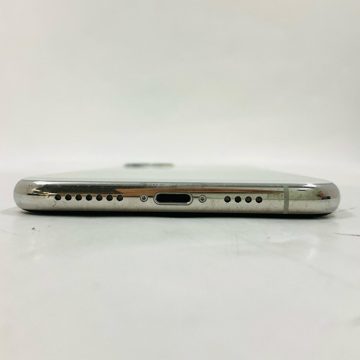 【全額返金保証】【最速発送】Apple iPhone iPhone 11 Pro Max 64GB シルバー au 白ロム 動作確認済 81%