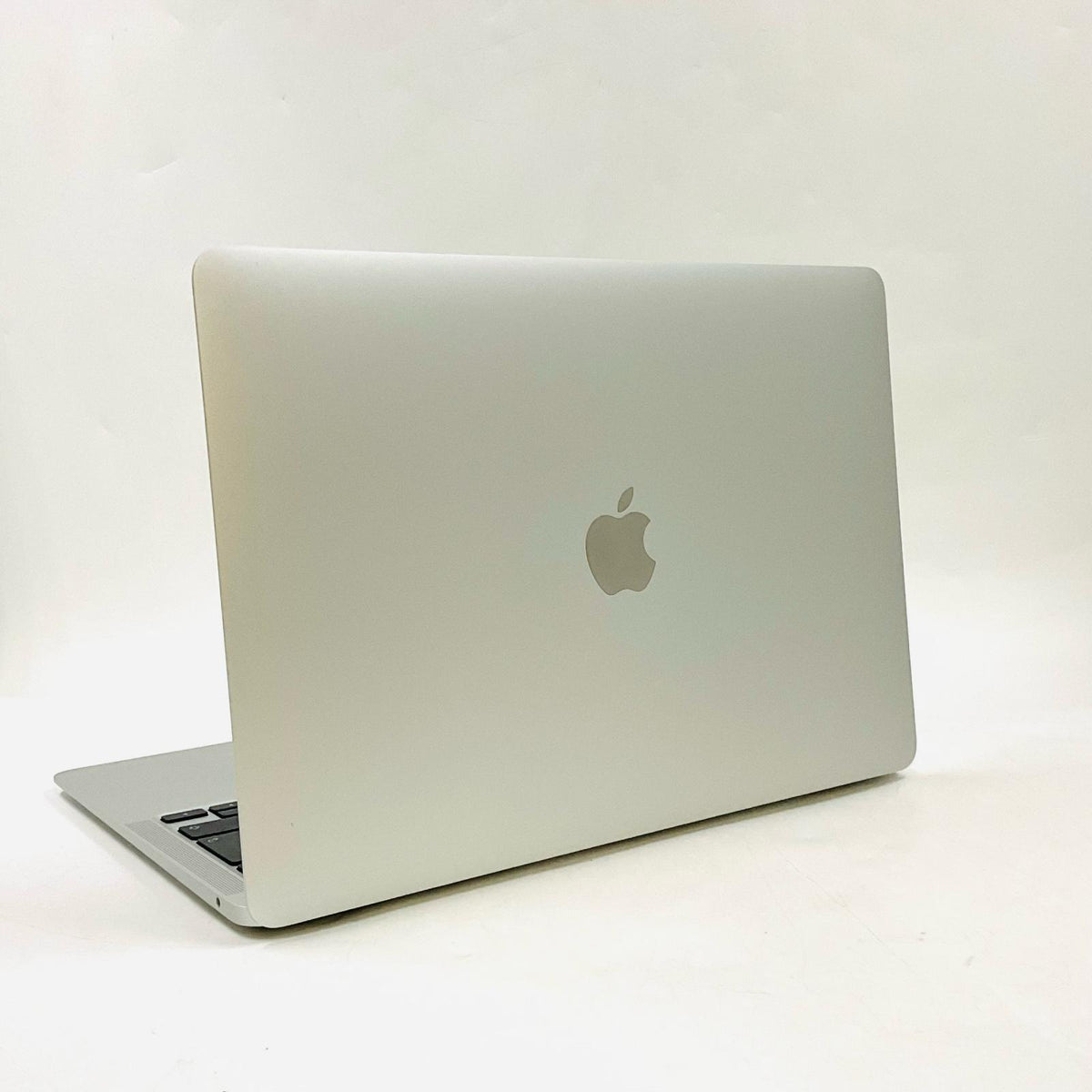 【全額返金保証】【最速発送】Apple MacBook Air 13インチ 2020 Apple M1 8GB SSD 256GB シルバー 86% 動作確認済