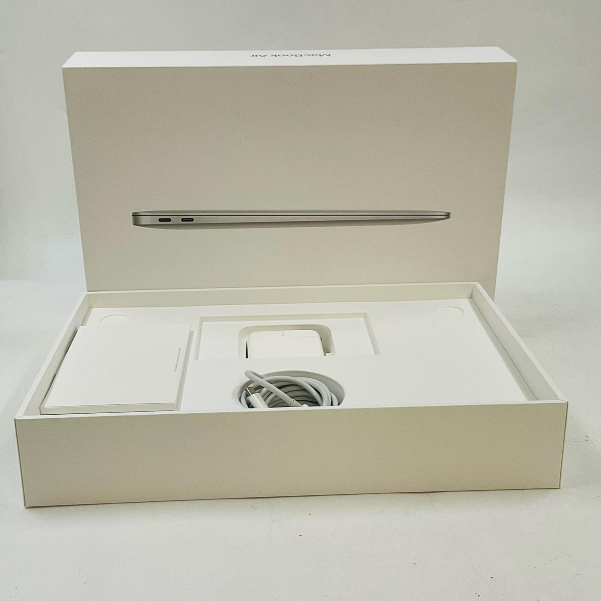 【全額返金保証】【最速発送】Apple MacBook Air 13インチ 2020 Apple M1 8GB SSD 256GB シルバー 86% 動作確認済
