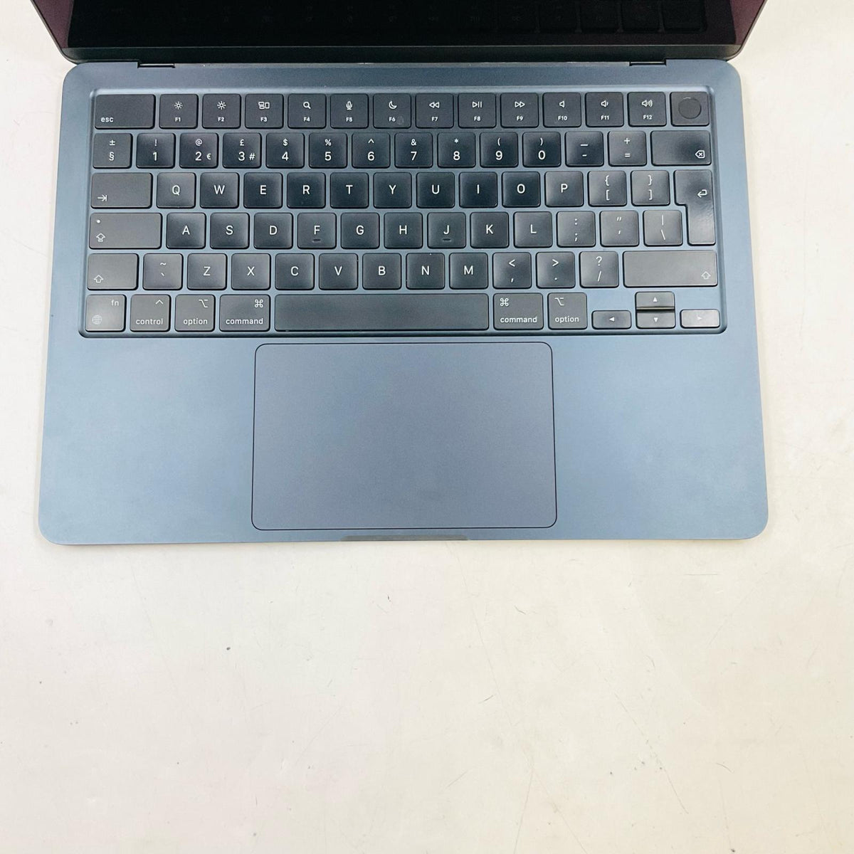 【全額返金保証】【最速発送】Apple MacBook Air 13インチ 2022 Apple M2 16GB SSD 1TB スペースブラック 94% 美品 動作確認済
