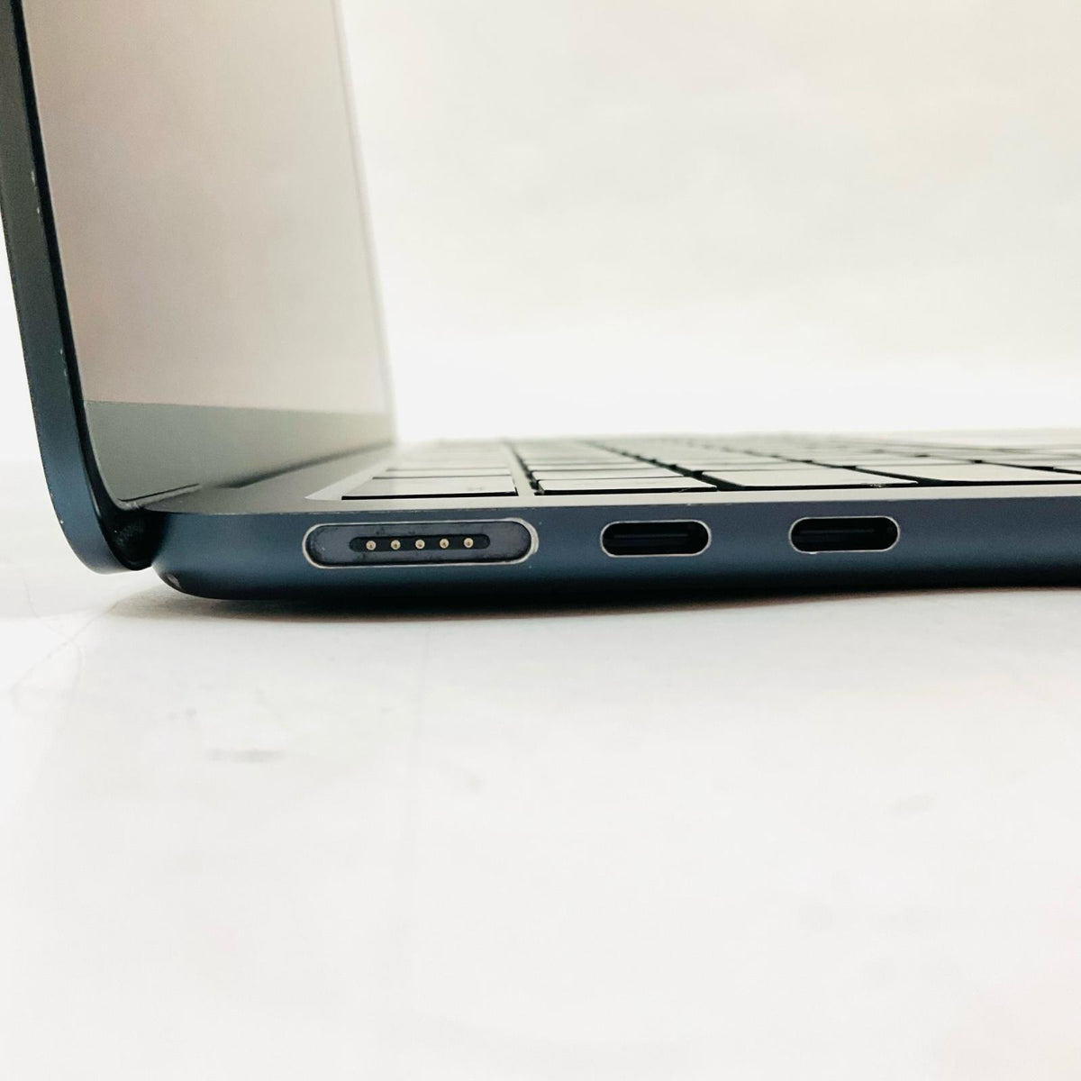 【全額返金保証】【最速発送】Apple MacBook Air 13インチ 2022 Apple M2 16GB SSD 1TB スペースブラック 94% 美品 動作確認済