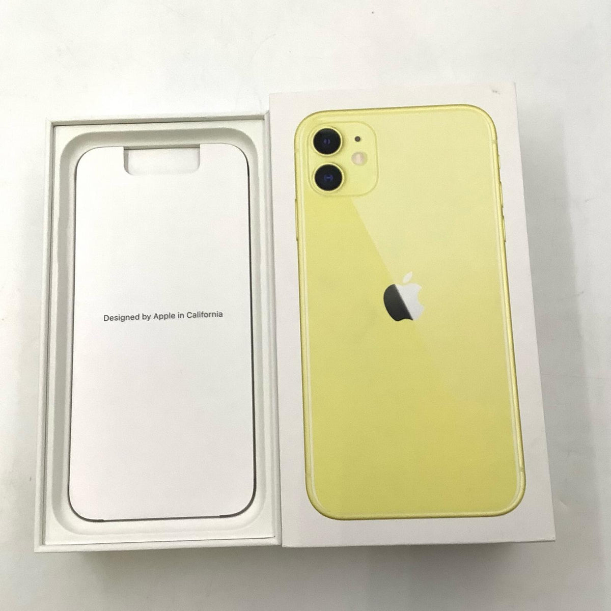 【全額返金保証】【最速発送】Apple iPhone iPhone SE (2nd generation) 64GB ホワイト au SIMフリー 白ロム 美品 動作確認済 89%