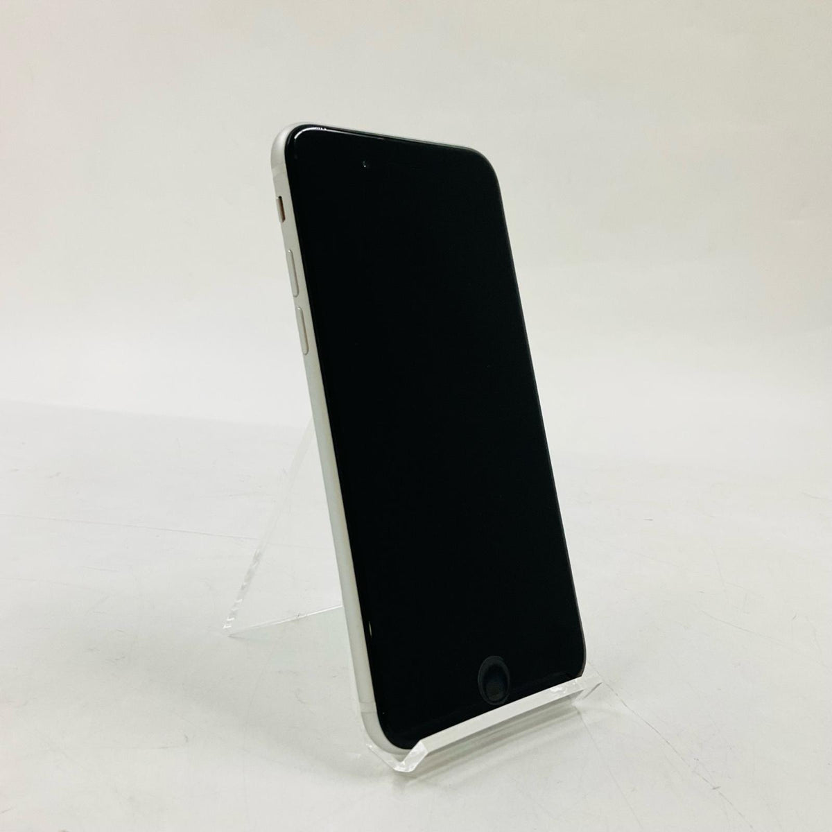 【全額返金保証】【最速発送】Apple iPhone iPhone SE (2nd generation) 64GB シルバー docomo SIMフリー 白ロム 動作確認済 76%