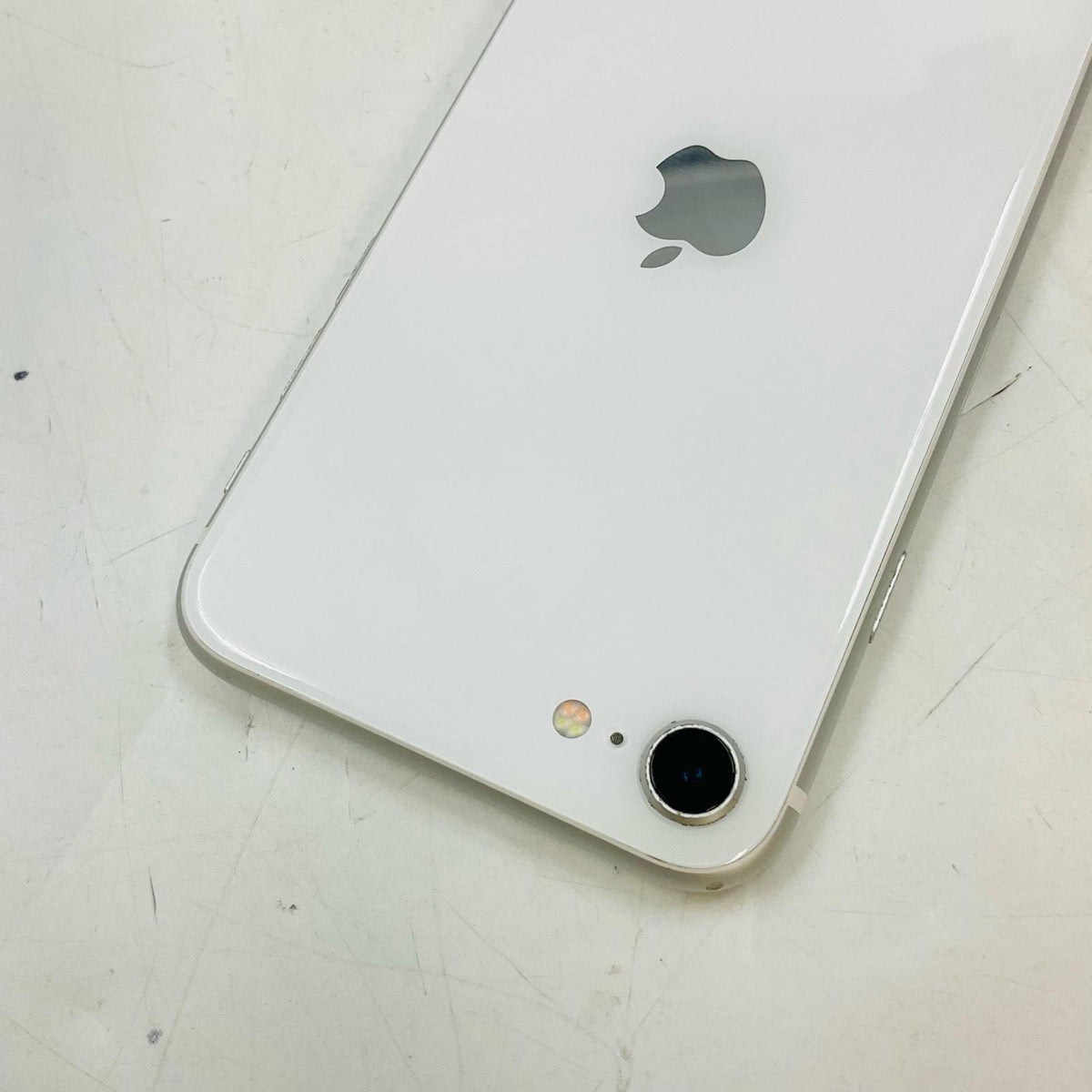 【全額返金保証】【最速発送】Apple iPhone iPhone SE (2nd generation) 64GB シルバー docomo SIMフリー 白ロム 動作確認済 76%