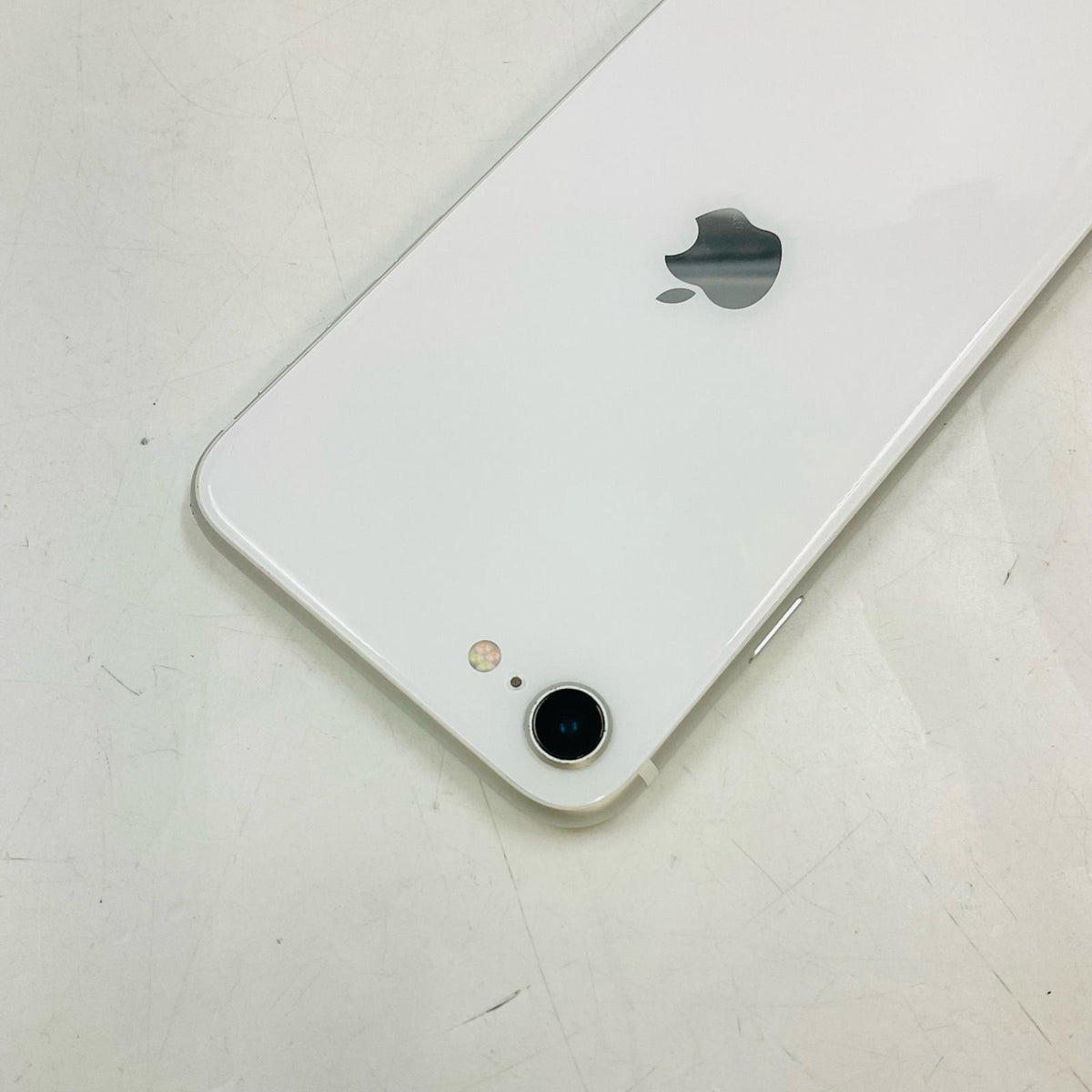 【全額返金保証】【最速発送】Apple iPhone iPhone SE (2nd generation) ホワイト au SIMフリー 白ロム 動作確認済 75%