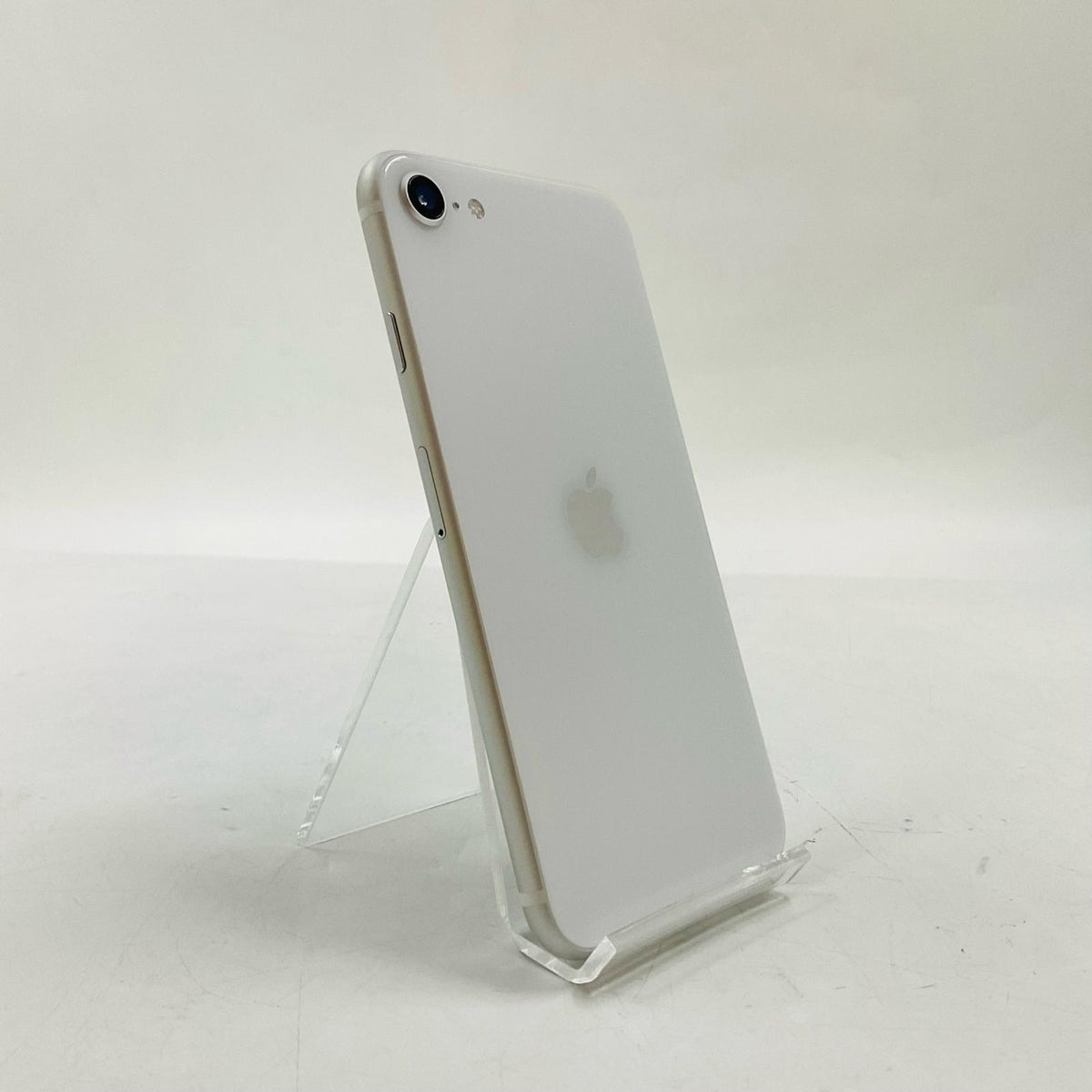 【全額返金保証】【最速発送】Apple iPhone iPhone SE (2nd generation) 64GB ホワイト docomo SIMフリー 白ロム 動作確認済 79%