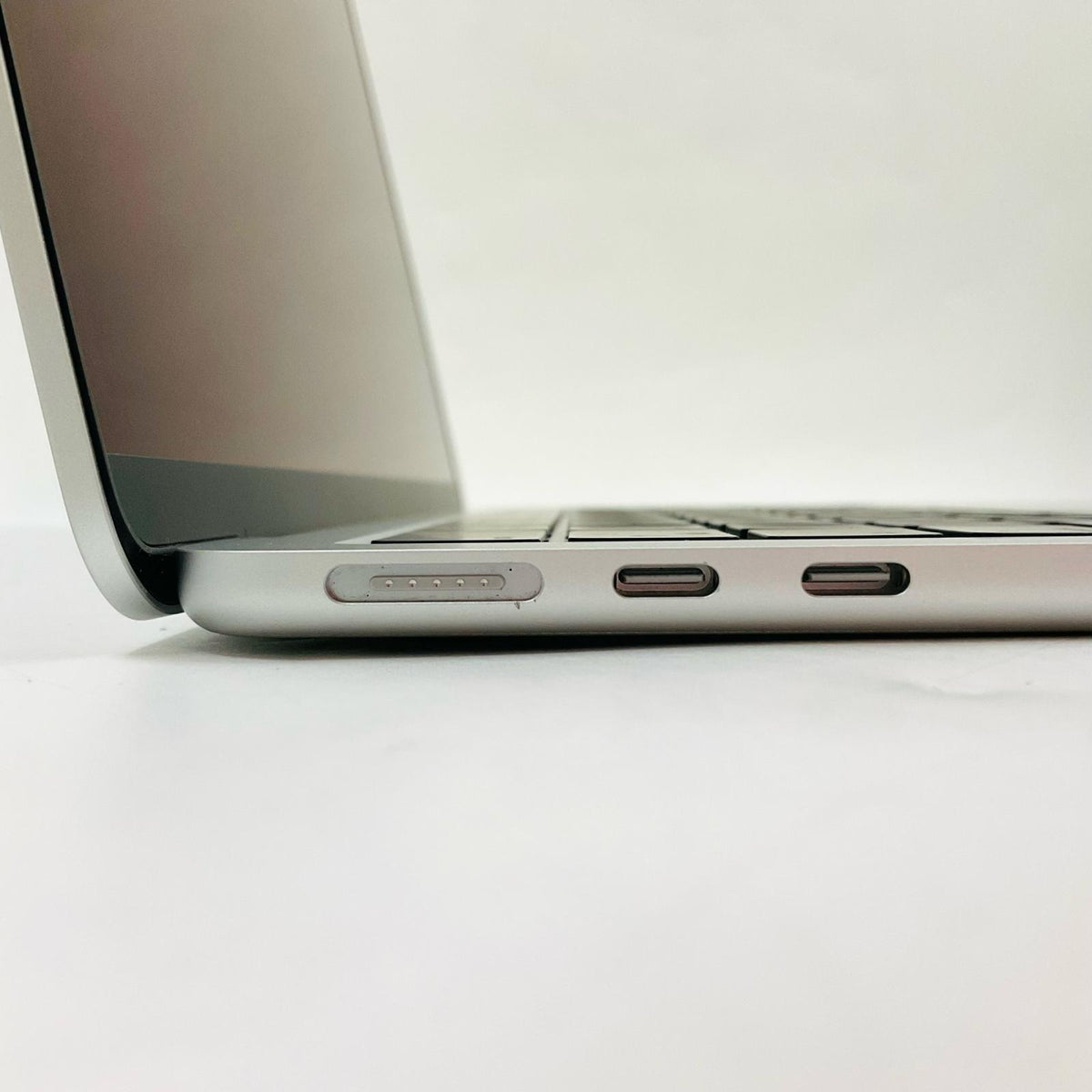【全額返金保証】【最速発送】Apple MacBook Air 13インチ 2025 Apple M4 16GB SSD 512GB シルバー 100% 美品 動作確認済