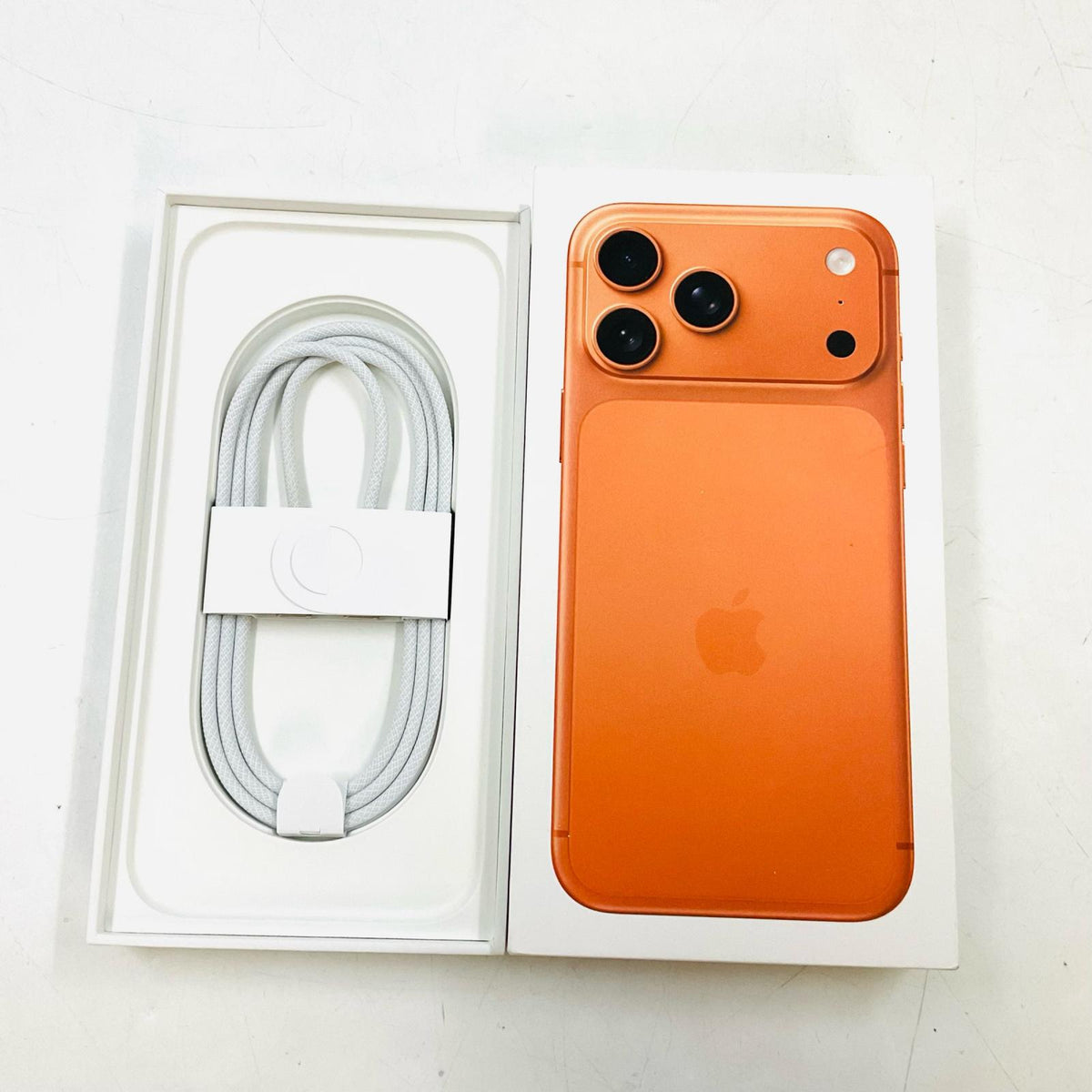 【全額返金保証】【最速発送】Apple iPhone iPhone 17 Pro Max 256GB Softbank SIMフリー 美品 動作確認済 102%