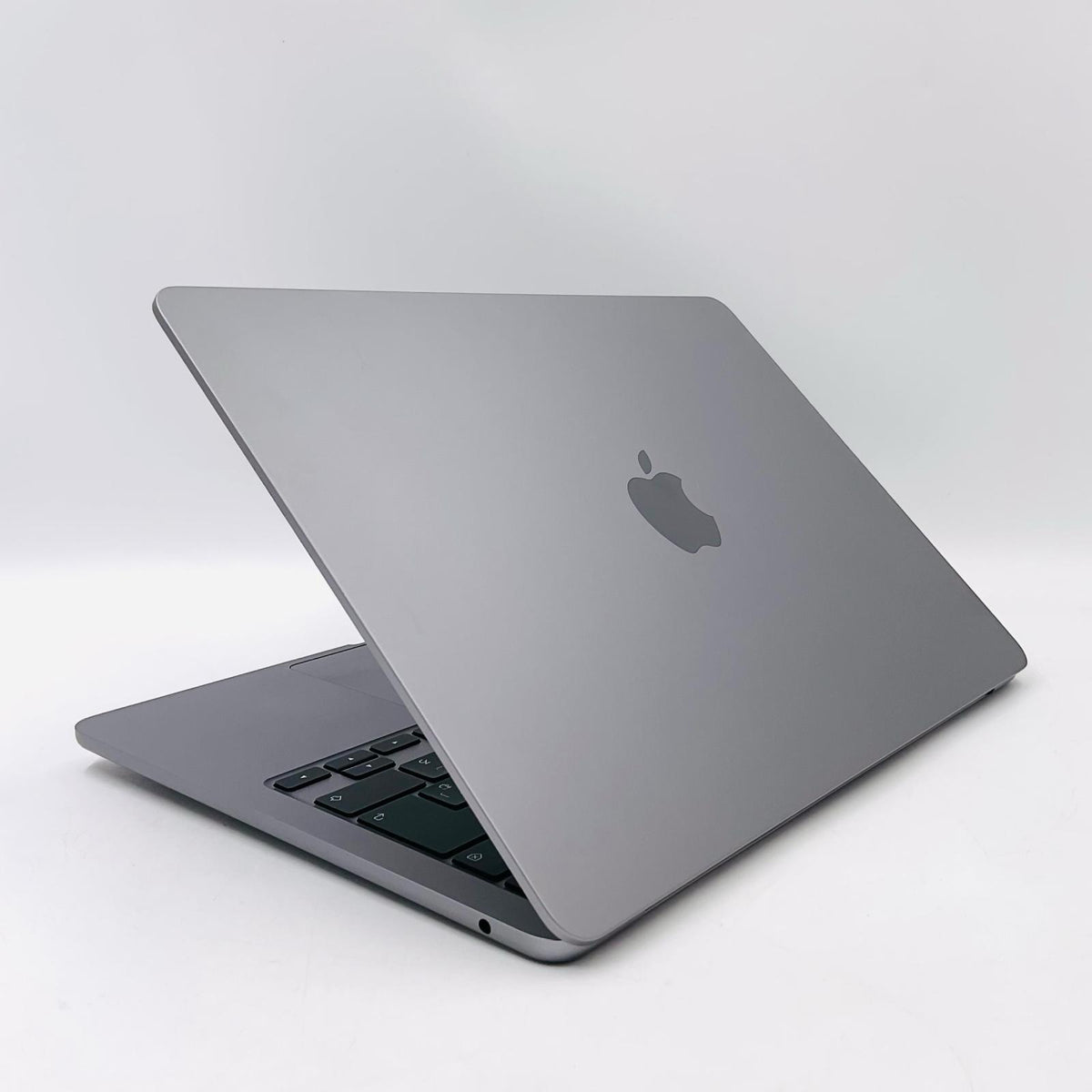 【全額返金保証】【最速発送】Apple MacBook Air 13.6インチ 2022 Apple M2 8GB SSD 256GB スペースグレイ 99% 超美品 動作確認済
