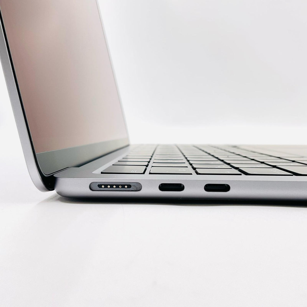 【全額返金保証】【最速発送】Apple MacBook Air 13.6インチ 2022 Apple M2 8GB SSD 256GB スペースグレイ 99% 超美品 動作確認済