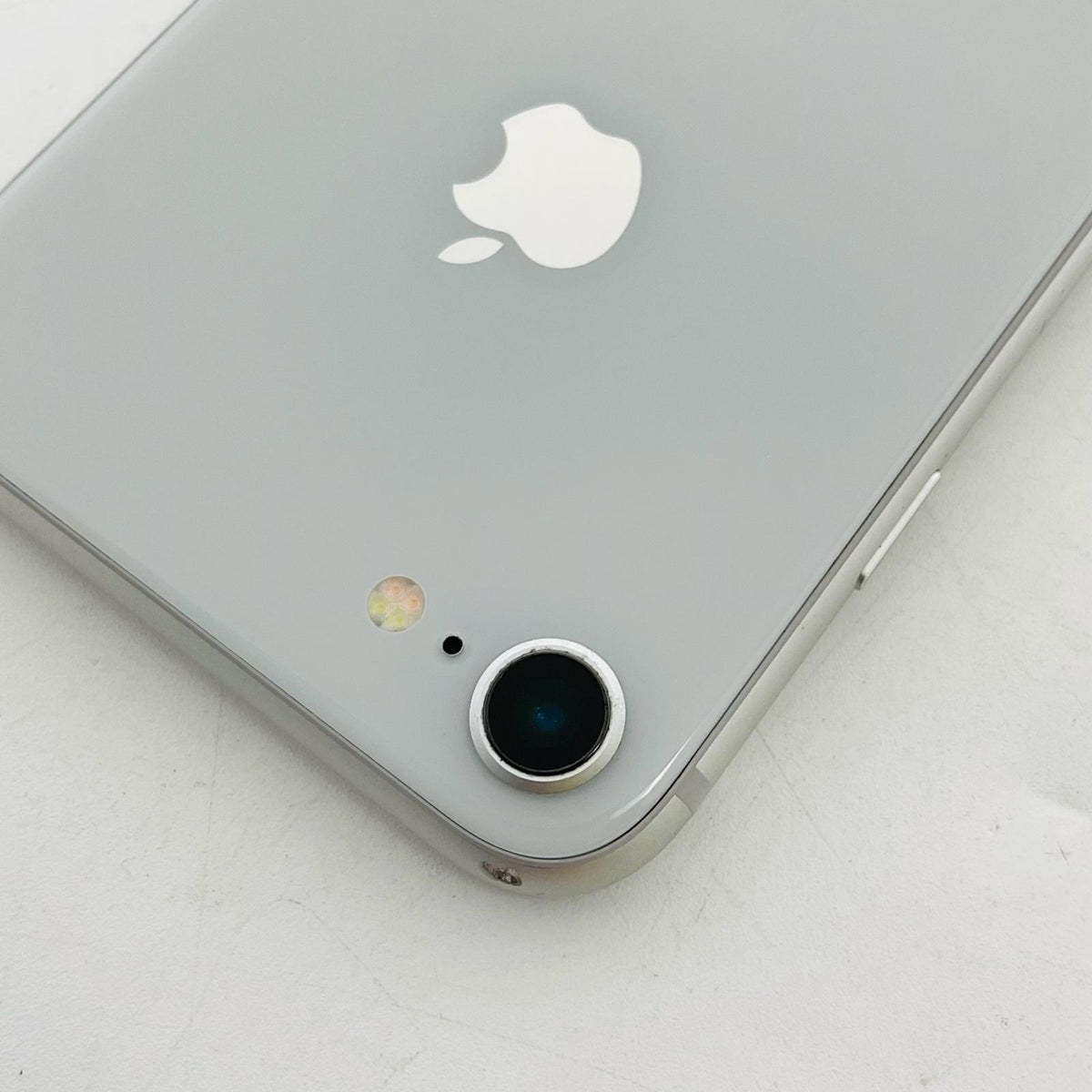 【全額返金保証】【最速発送】Apple iPhone iPhone 8 64GB シルバー Softbank SIMフリー 白ロム 美品 動作確認済 86%
