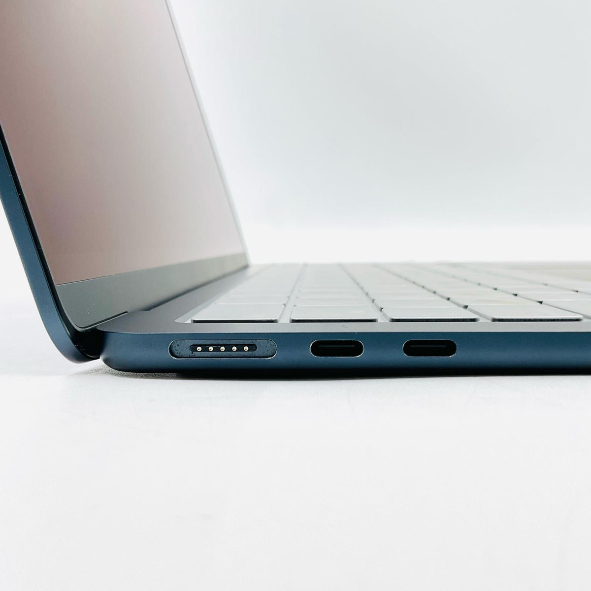 【全額返金保証】【最速発送】Apple MacBook Air 13インチ 2024 Apple M3 8GB SSD 256GB ミッドナイト 98% 美品 動作確認済