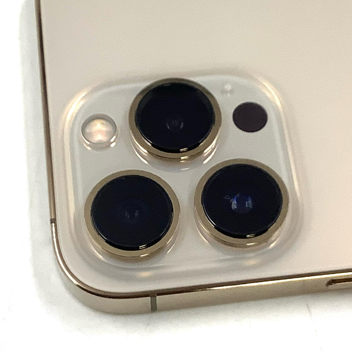 【全額返金保証】【最速発送】Apple iPhone iPhone 13 Pro 256GB ゴールド au SIMフリー 白ロム 動作確認済 69%