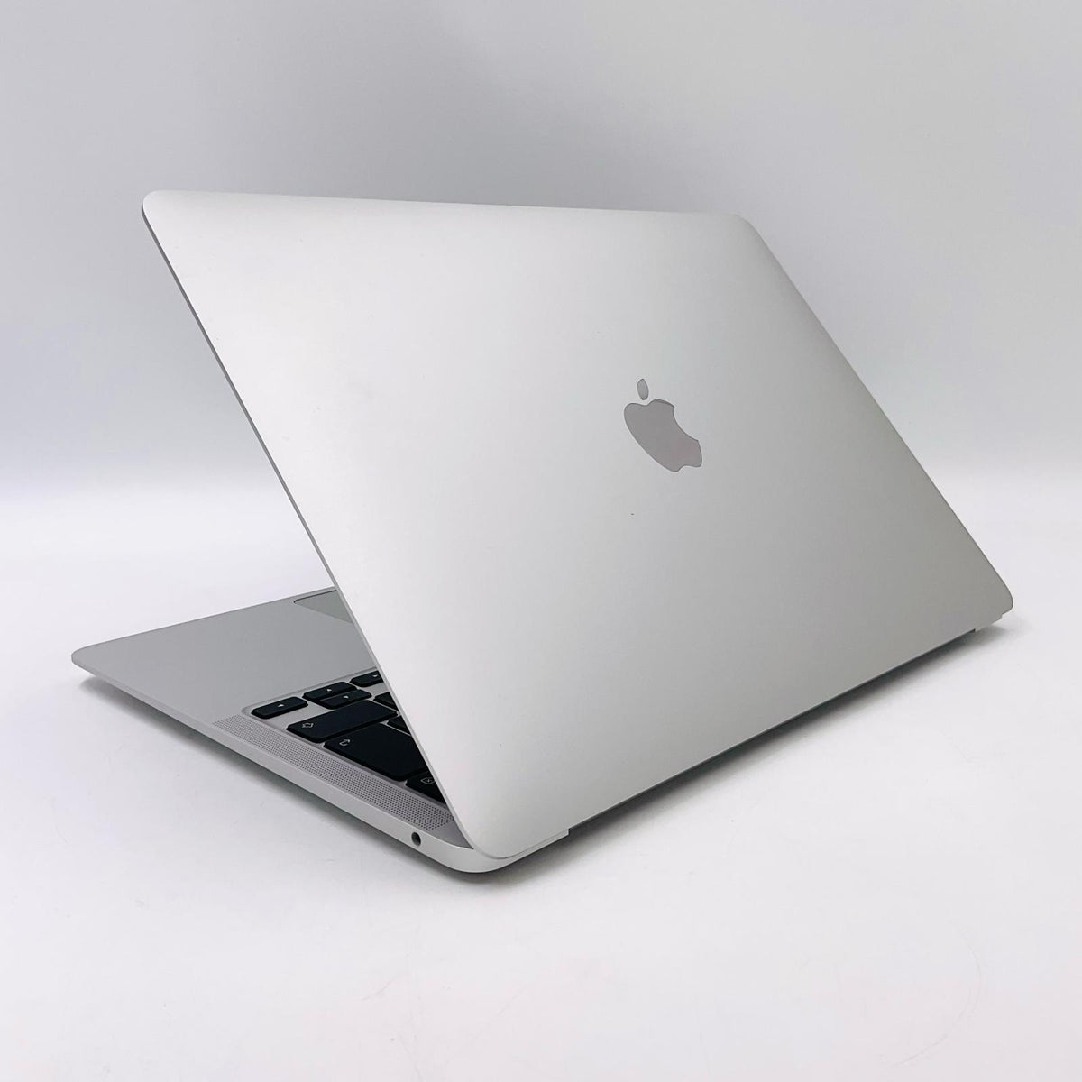 【全額返金保証】【最速発送】Apple MacBook Air 2020 Apple M1 8GB SSD 256GB シルバー 91% 美品 動作確認済