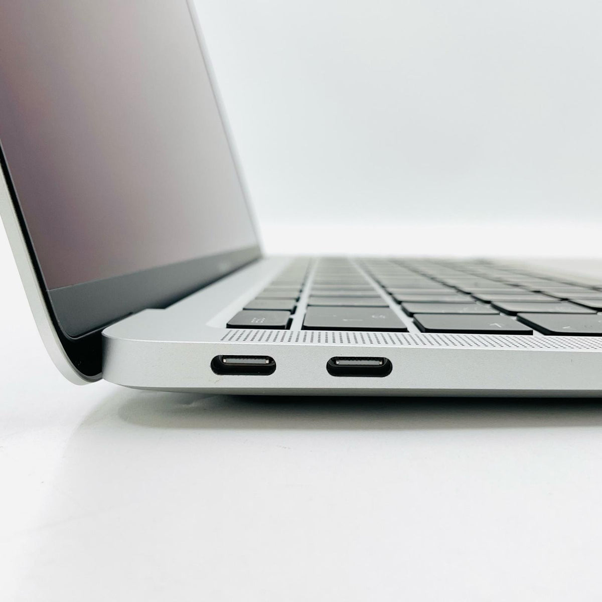 【全額返金保証】【最速発送】Apple MacBook Air 2020 Apple M1 8GB SSD 256GB シルバー 91% 美品 動作確認済