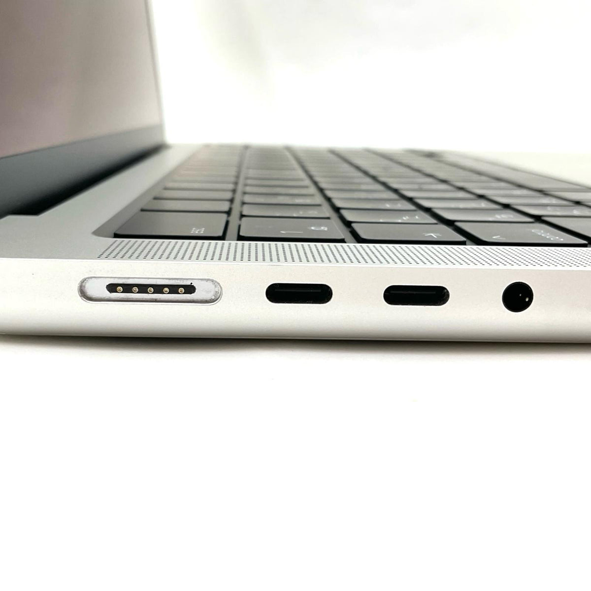 【全額返金保証】【最速発送】Apple MacBook Pro 14インチ 2021 Apple M1 Pro 16GB SSD 512GB シルバー 89% 美品 動作確認済
