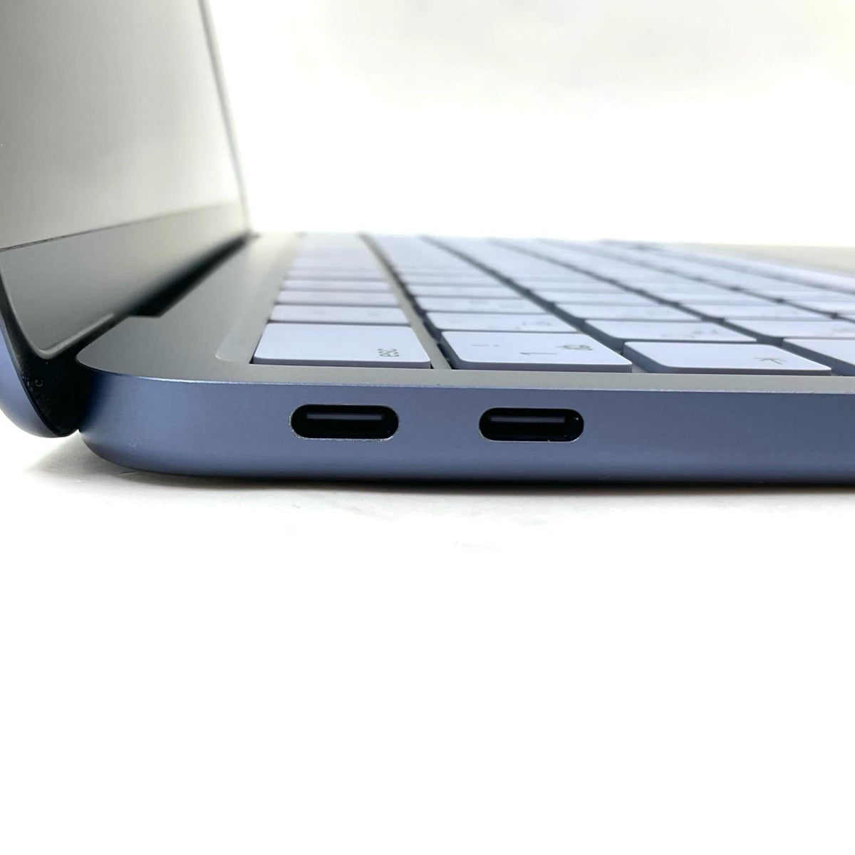 【全額返金保証】【最速発送】Apple MacBook Neo 13インチ 2026 Apple A18 Pro 8GB SSD 256GB インディゴ 99% 美品 動作確認済