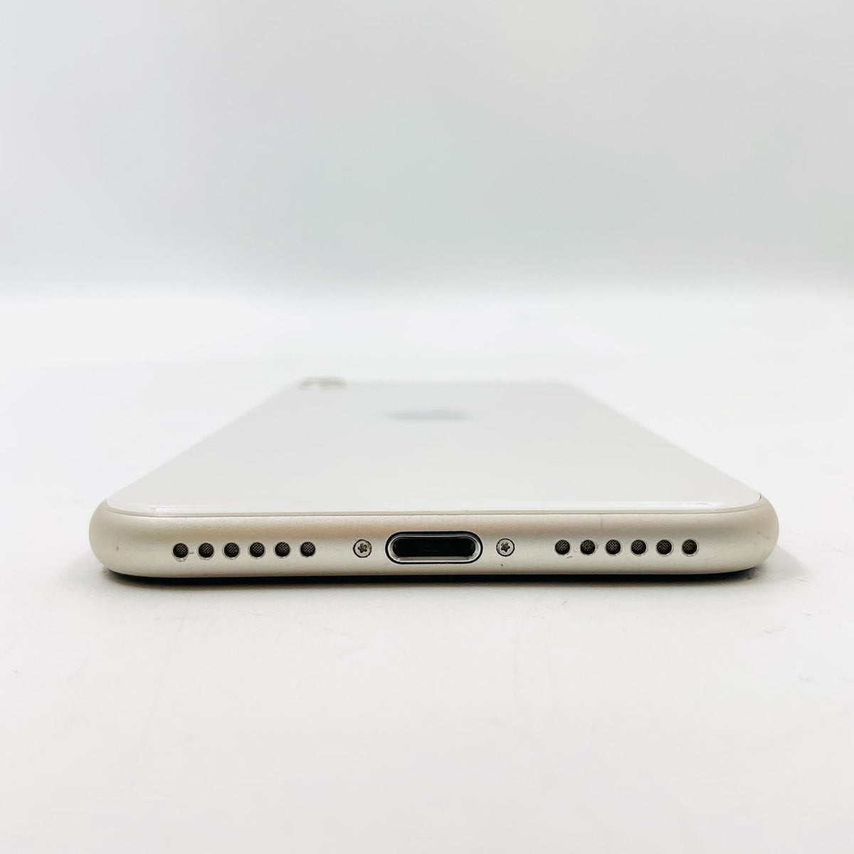 【全額返金保証】【最速発送】Apple iPhone iPhone SE (3rd generation) 128GB スターライト docomo SIMフリー 白ロム 動作確認済 82%