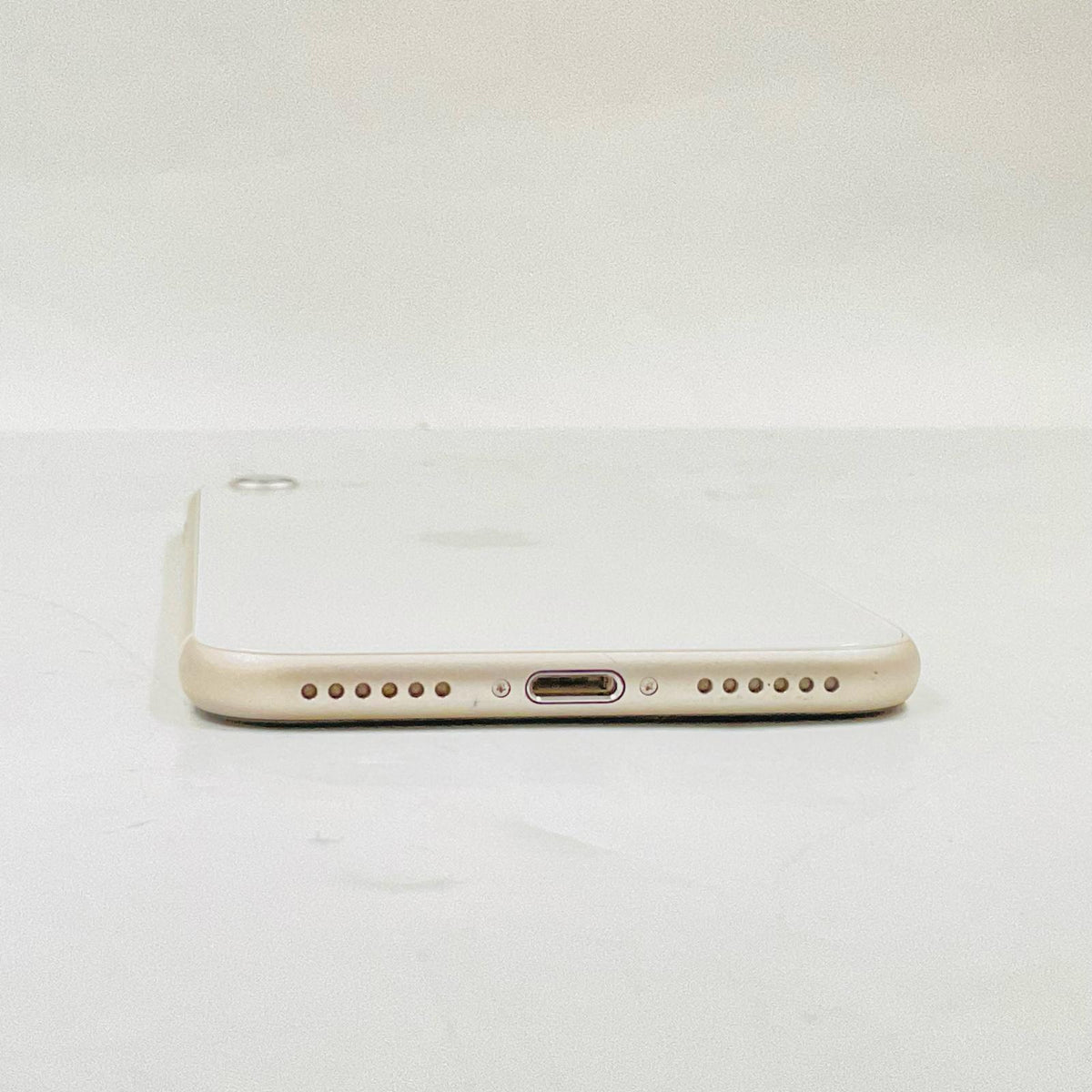 【全額返金保証】【最速発送】Apple iPhone iPhone SE (3rd generation) 128GB スターライト SIMフリー 白ロム 動作確認済 76%