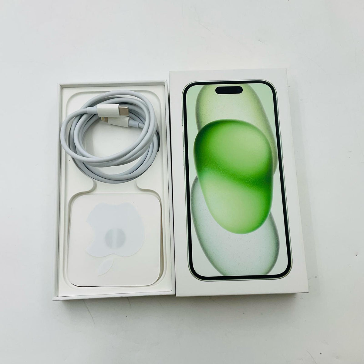 【全額返金保証】【最速発送】Apple iPhone iPhone 15 128GB グリーン docomo SIMフリー 白ロム 美品 動作確認済 86%