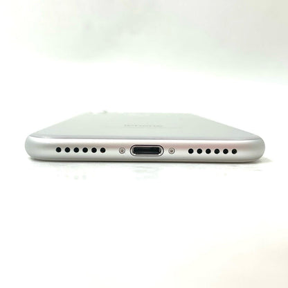 【全額返金保証】【最速発送】Apple iPhone iPhone 7 128GB シルバー docomo SIMフリー 白ロム 動作確認済 82%
