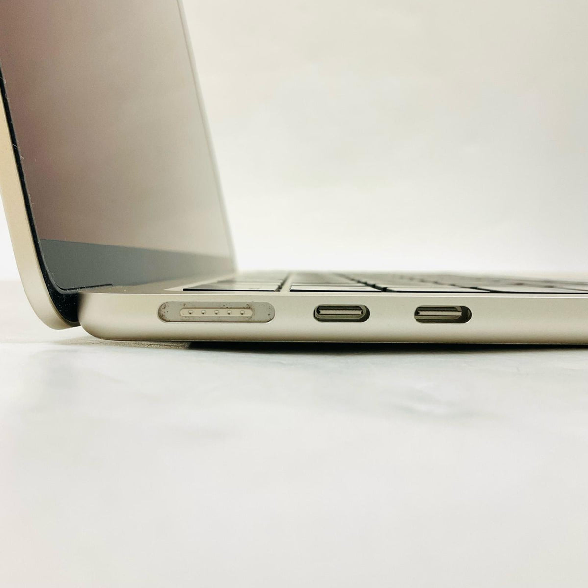 【全額返金保証】【最速発送】Apple MacBook Air 13.6インチ 2022 Apple M2 8GB SSD 256GB スターライト 93% 美品 動作確認済