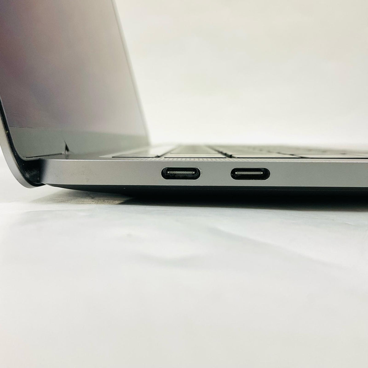 【全額返金保証】【最速発送】Apple MacBook Pro 13インチ 2020 Apple M1 8GB SSD 256GB スペースグレイ 78% 動作確認済