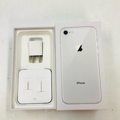 【全額返金保証】【最速発送】Apple iPhone iPhone 8 64GB シルバー docomo 白ロム 動作確認済 87%