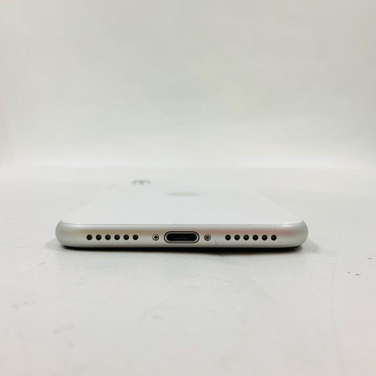 【全額返金保証】【最速発送】Apple iPhone iPhone SE (2nd generation) 64GB ホワイト SIMフリー 白ロム 動作確認済 78%