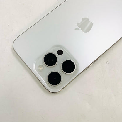 【全額返金保証】【最速発送】Apple iPhone iPhone 15 Pro Max 512GB ホワイトチタニウム au 白ロム 美品 動作確認済 83%